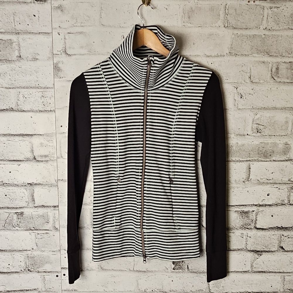 Lululemon Striped Zip Jacket Black White Fitted Thumbholes Size 4